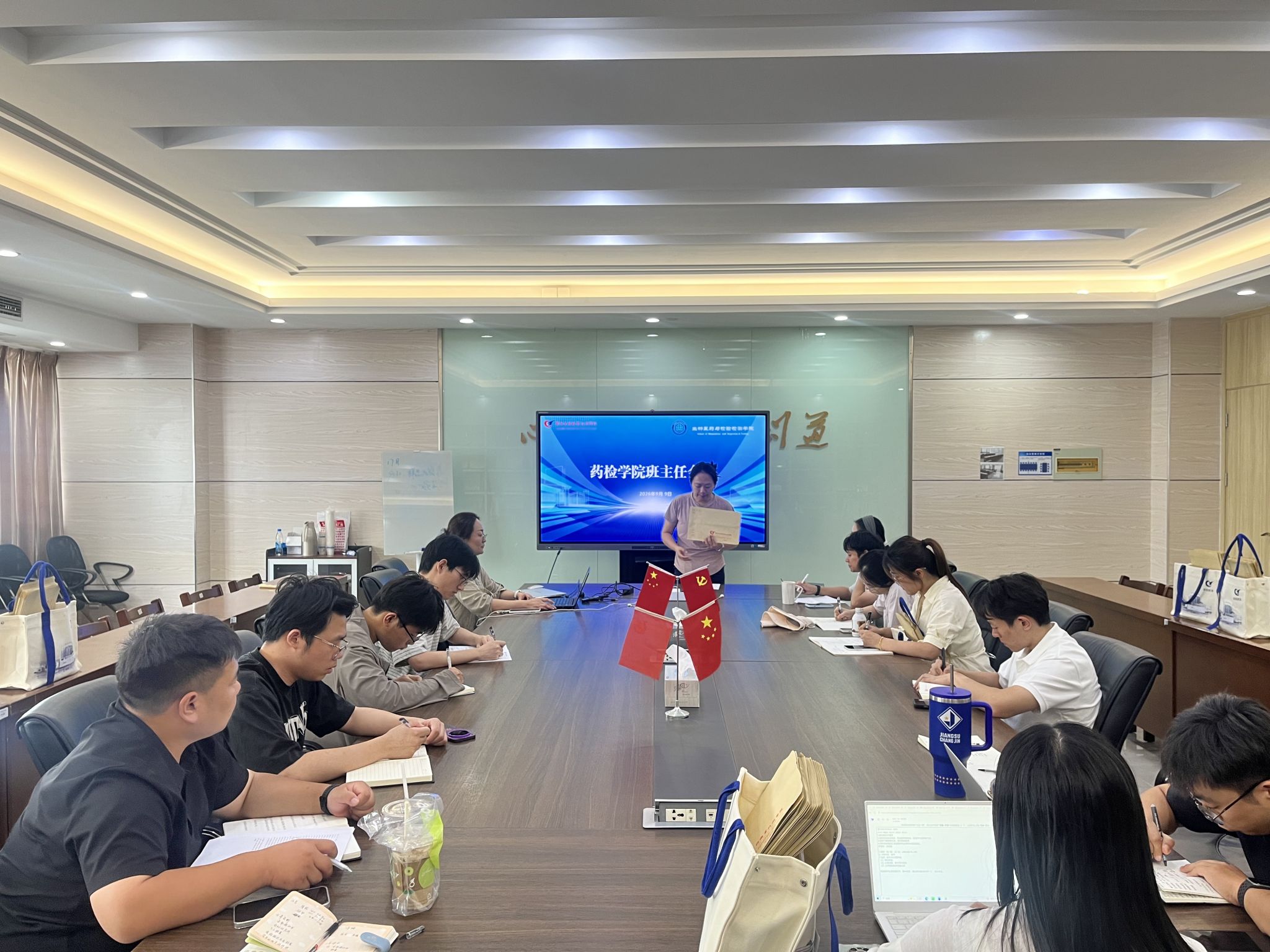 凝心聚力启新程 深耕育人担使命——生物医药与检验304永利举行2026级新生班主任培训暨师徒结对仪式
