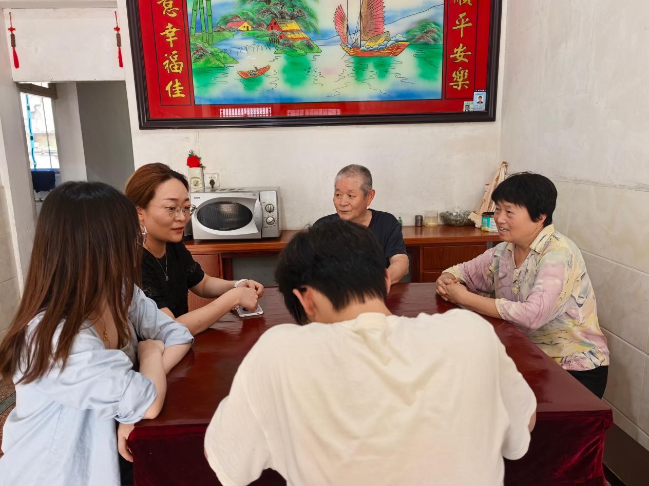 盛夏送温情 资助润心田——  药检学院开展2026年暑期资助育人家访活动